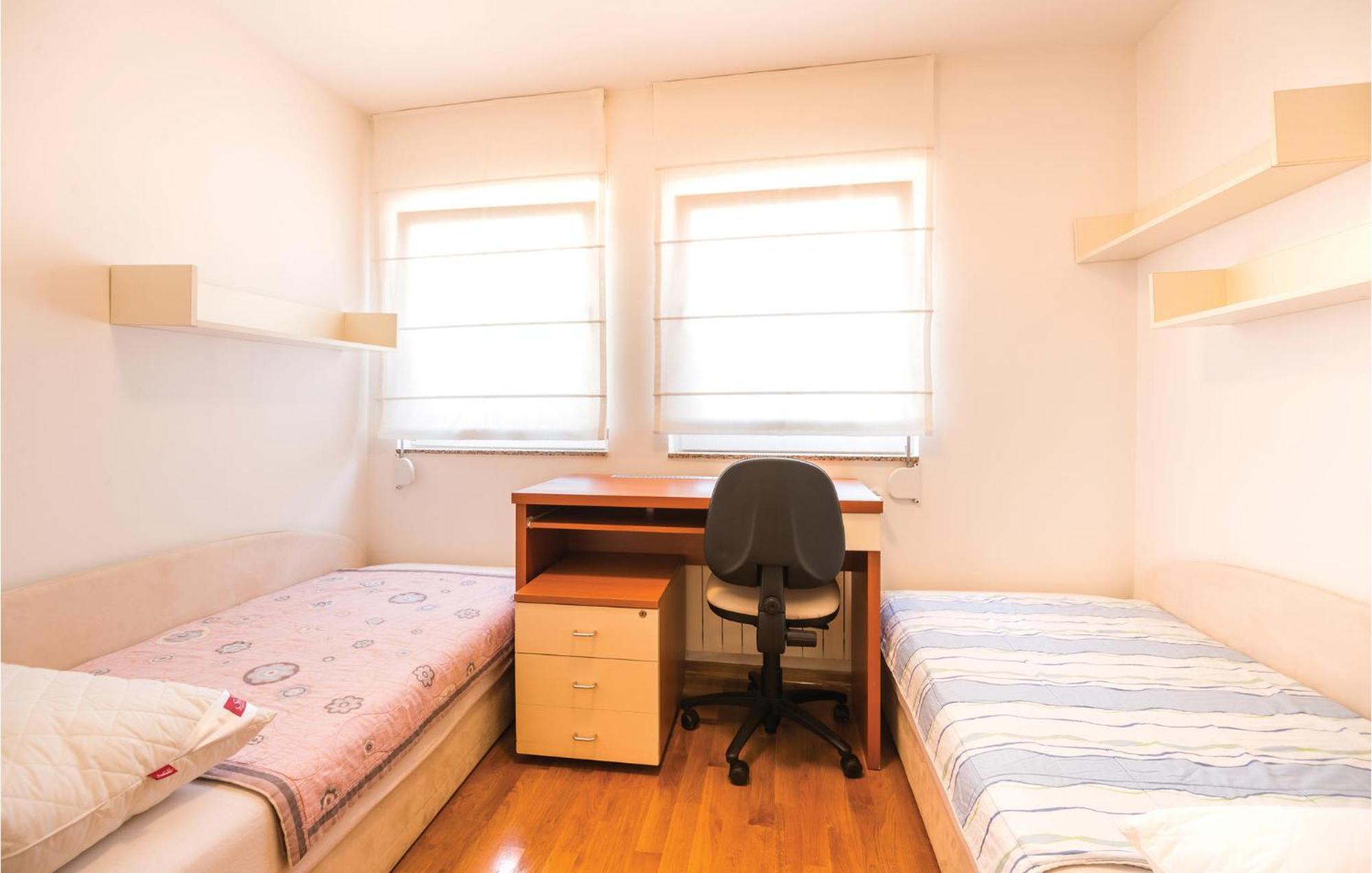 Cozy Apartment In Rijeka With Kitchen Экстерьер фото
