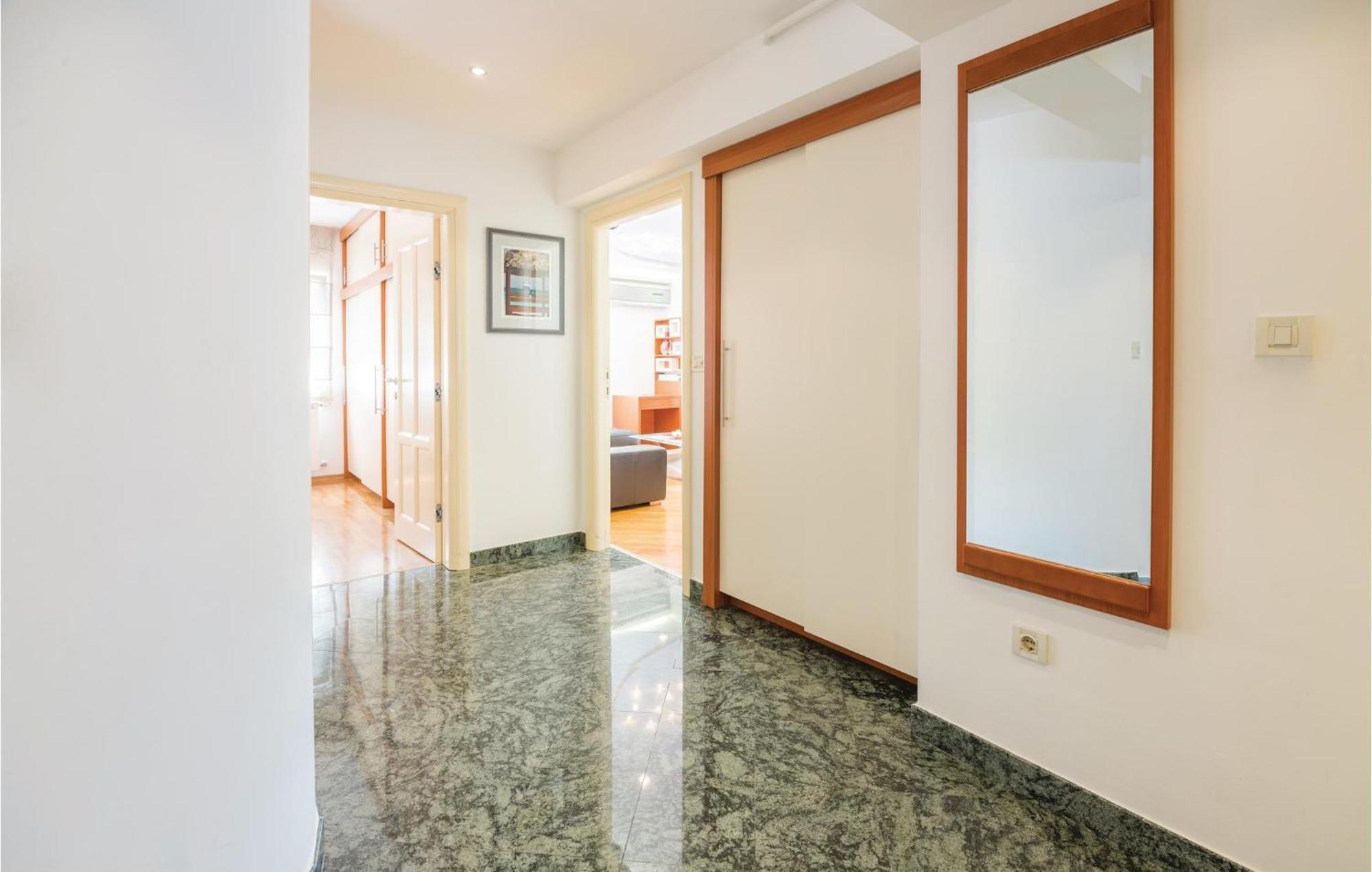 Cozy Apartment In Rijeka With Kitchen Экстерьер фото